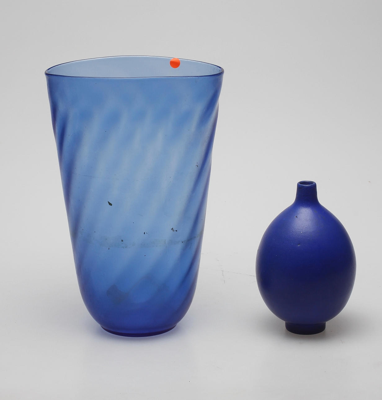 VASER, 2 st, Upsala Ekeby och Reijmyre, 1900-tal.