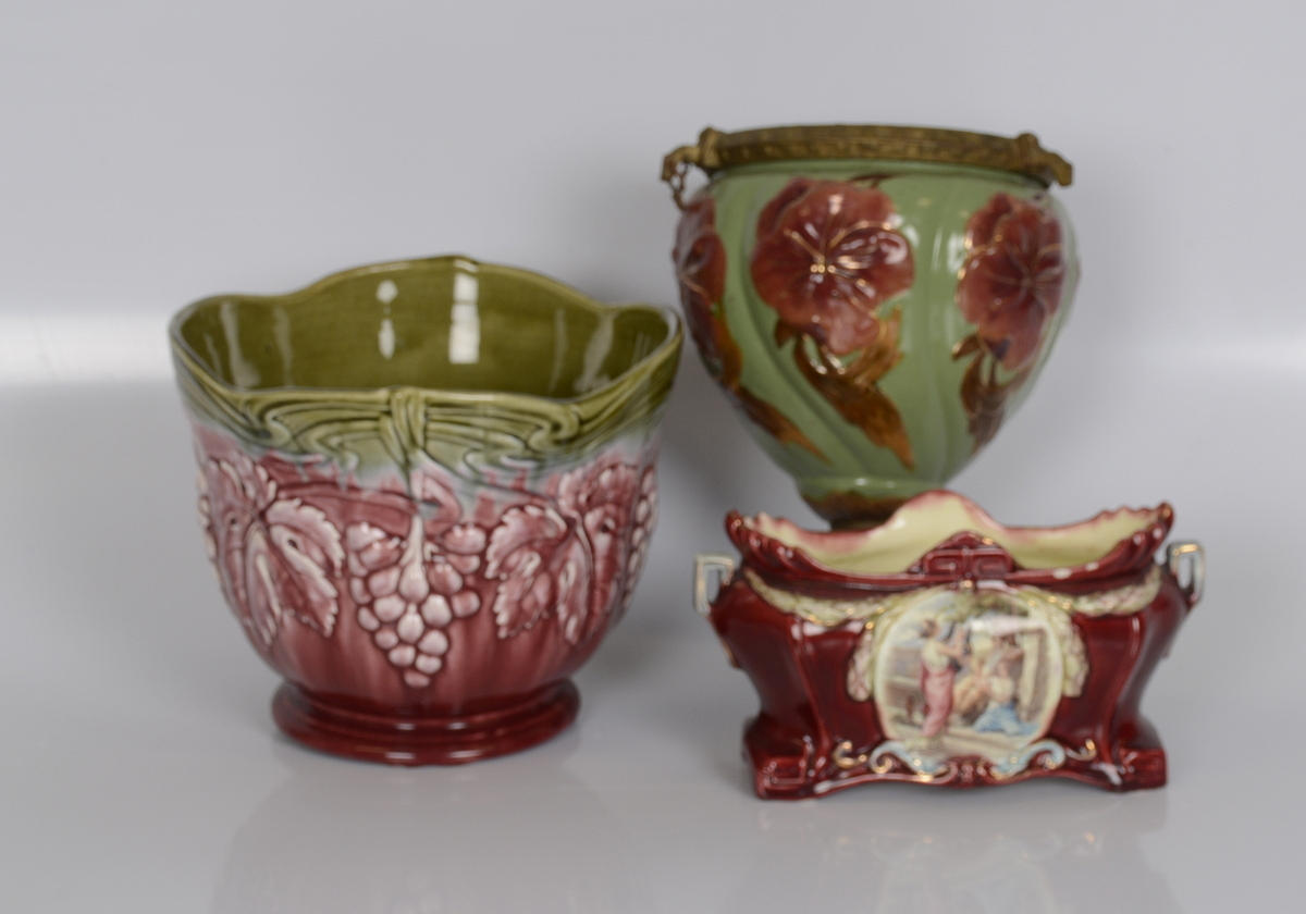 MAJOLIKAFÖREMÅL, 3 st.