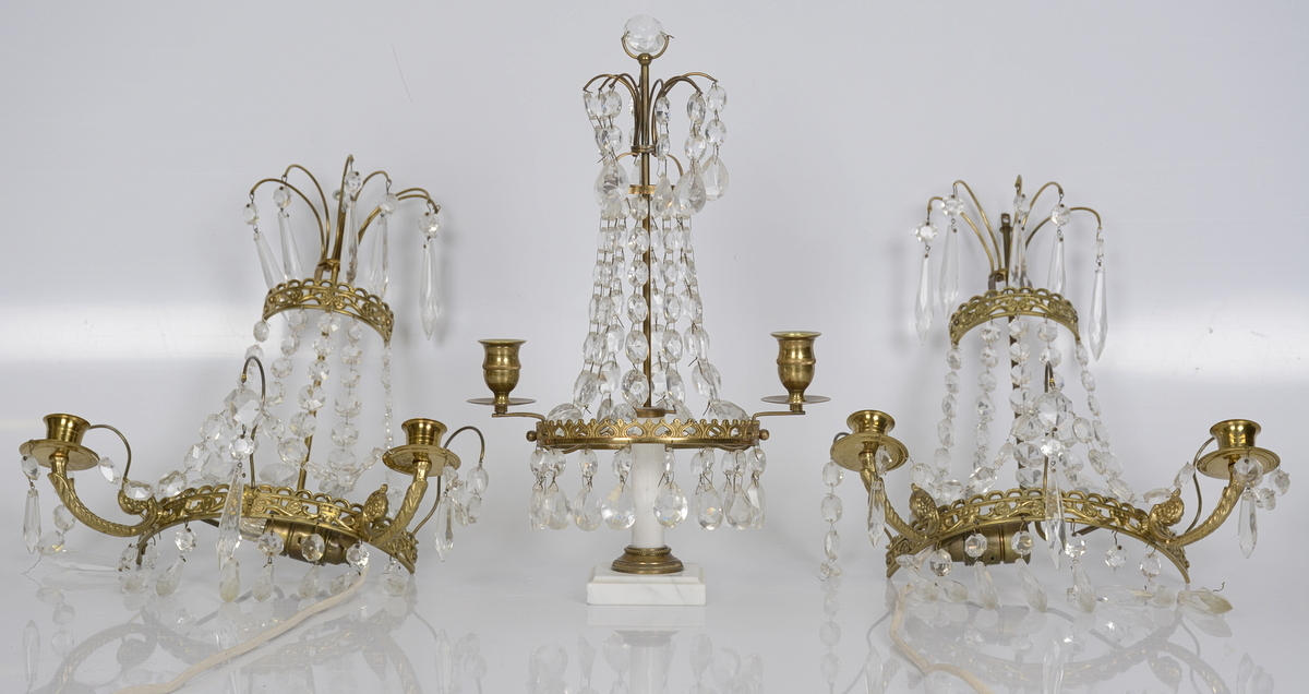 BORDSLYSTER samt vägglystrar 1 par.