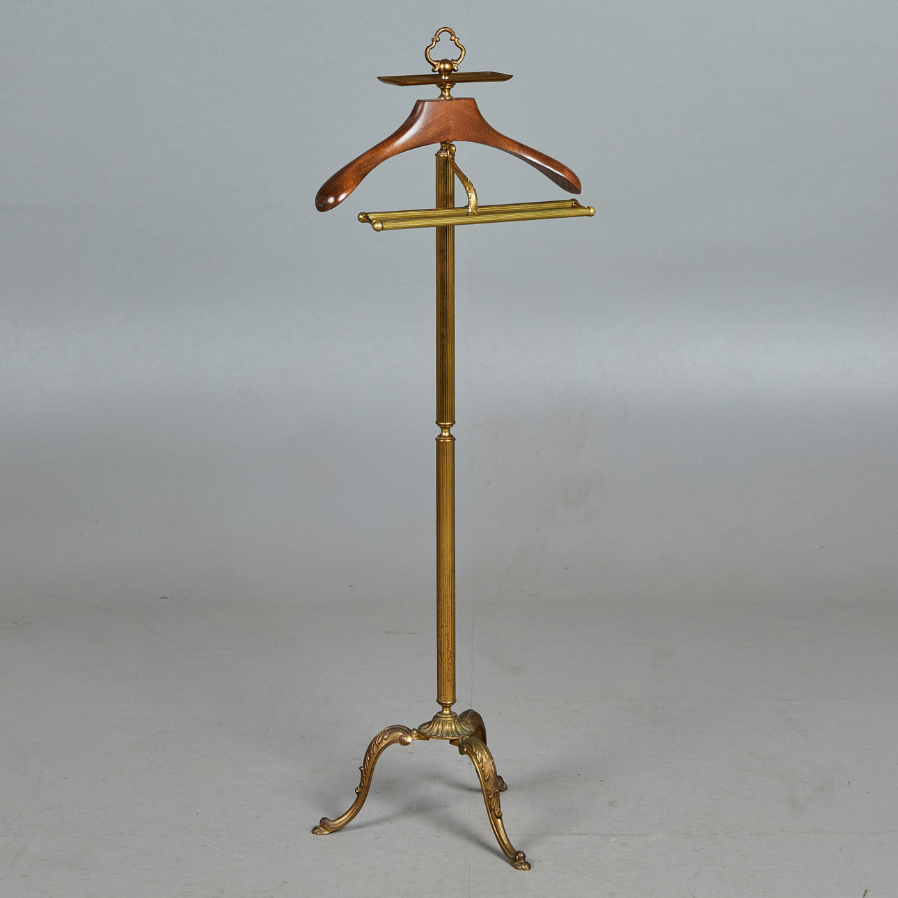 Perchero, latón, madera, años 60.