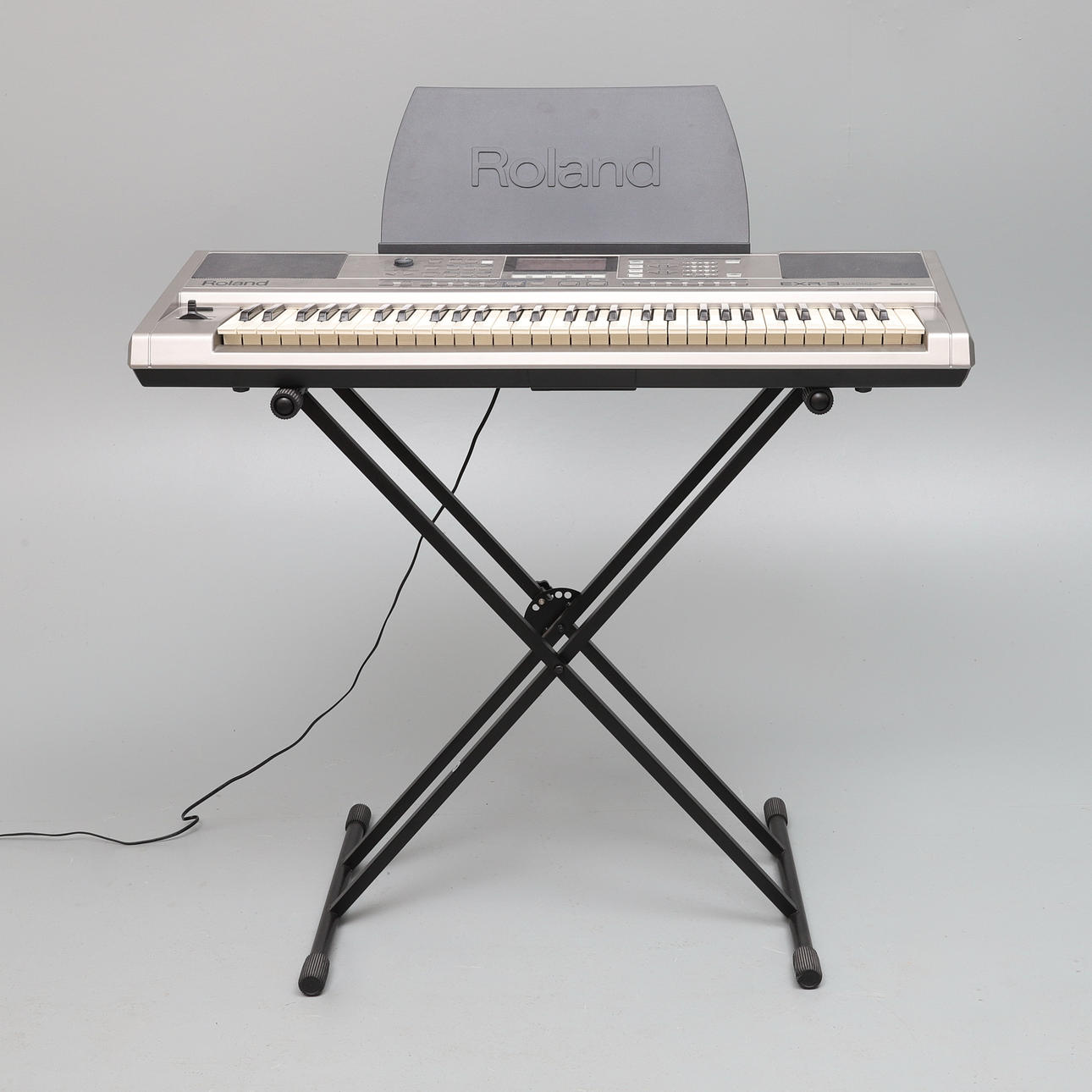 ROLAND. UN TECLADO INTERACTIVO DE ARREGLOS EXR-3.