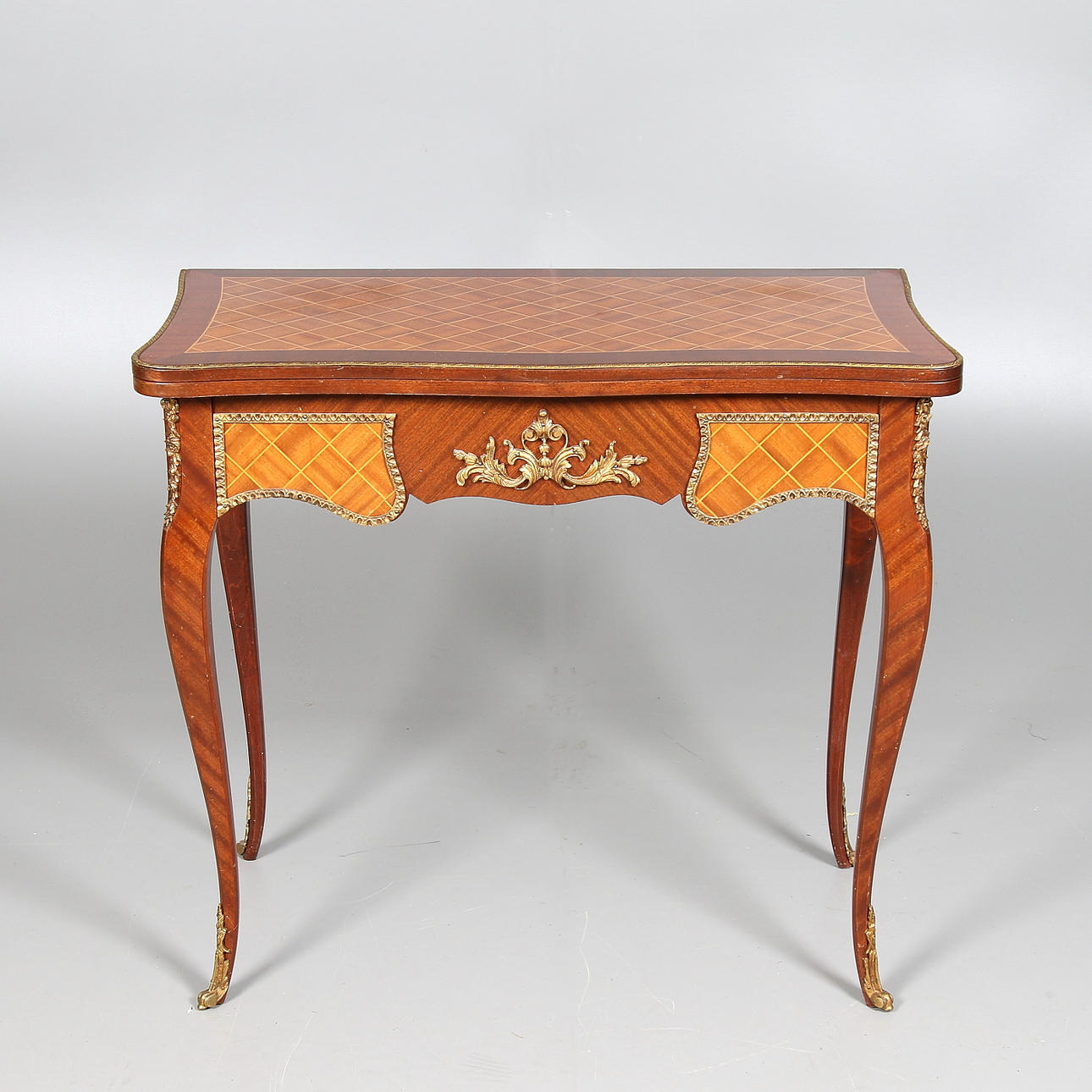 SPELBORD, Louis XVI-stil, 1900-talets andra hälft.