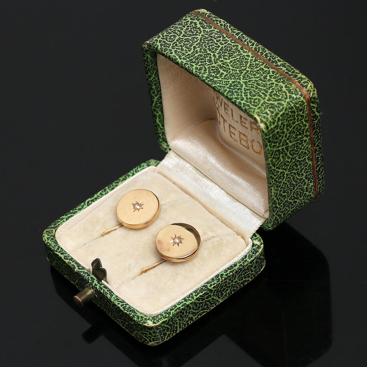 BUTTONS, 1 pair, 18 carat gold, Malmö 1920.