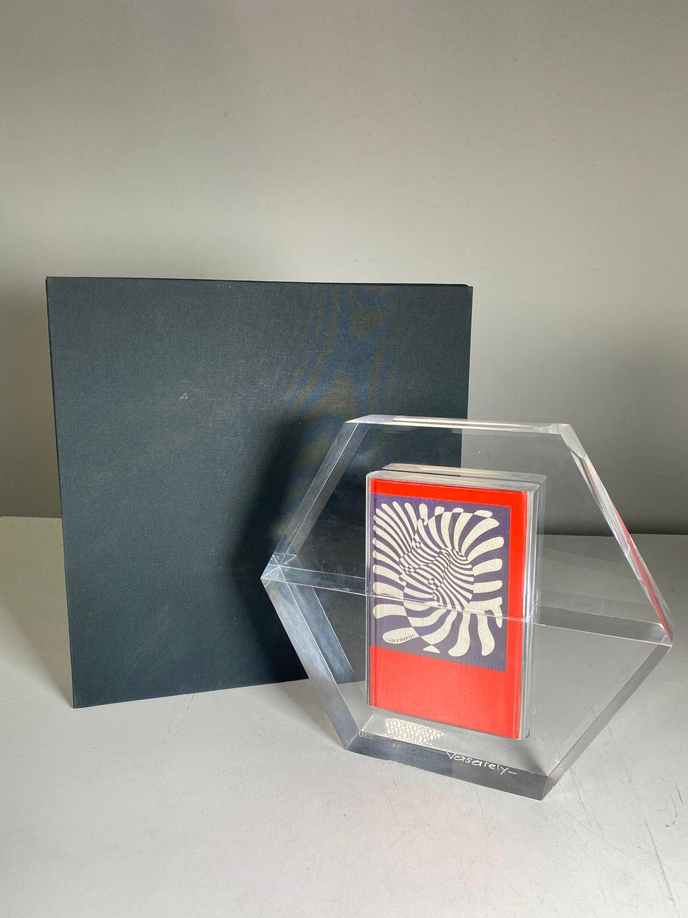 VICTOR VASARELY. (bk) Hexagon skulptur.