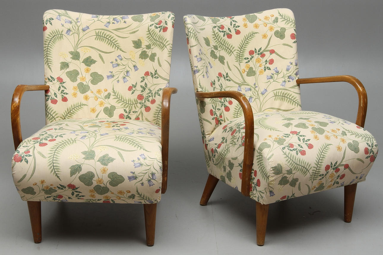 KARMFÅTÖLJER, 1 par, 1940/50-tal.