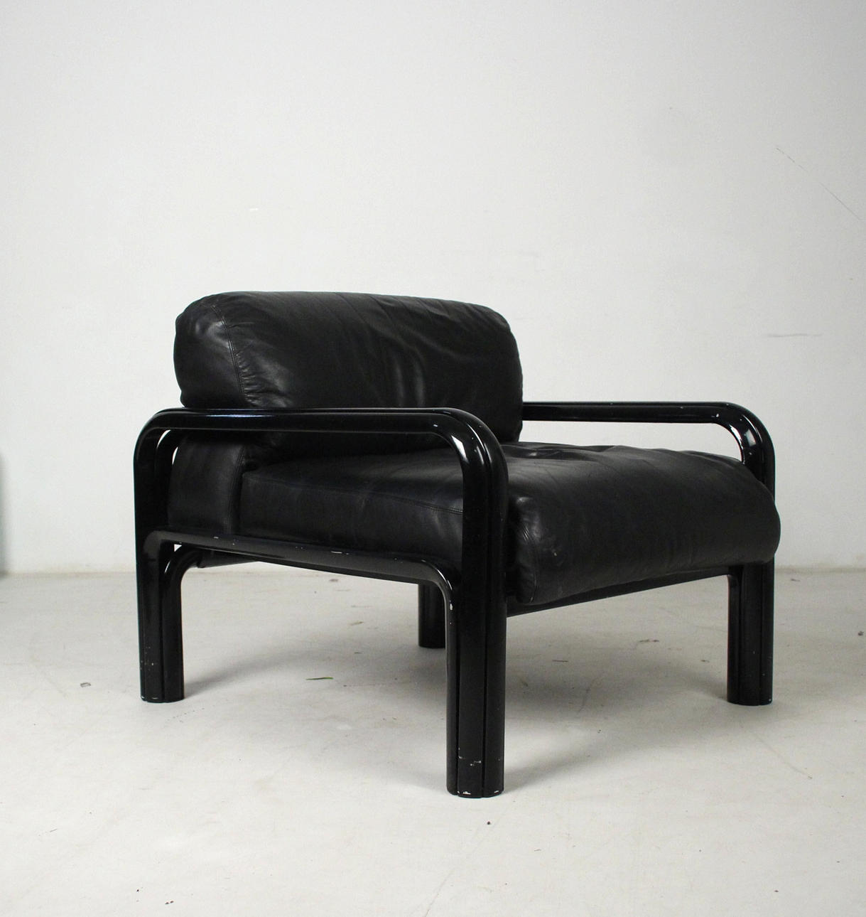 GAE AULENTI (1927-2012). Lounge chair model 