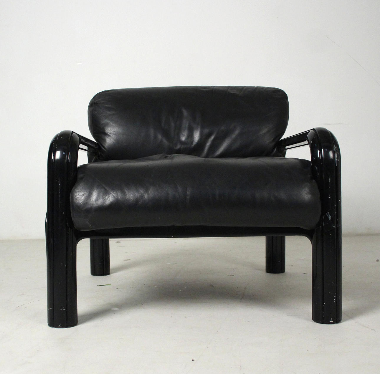 GAE AULENTI (1927-2012). Lounge chair model 