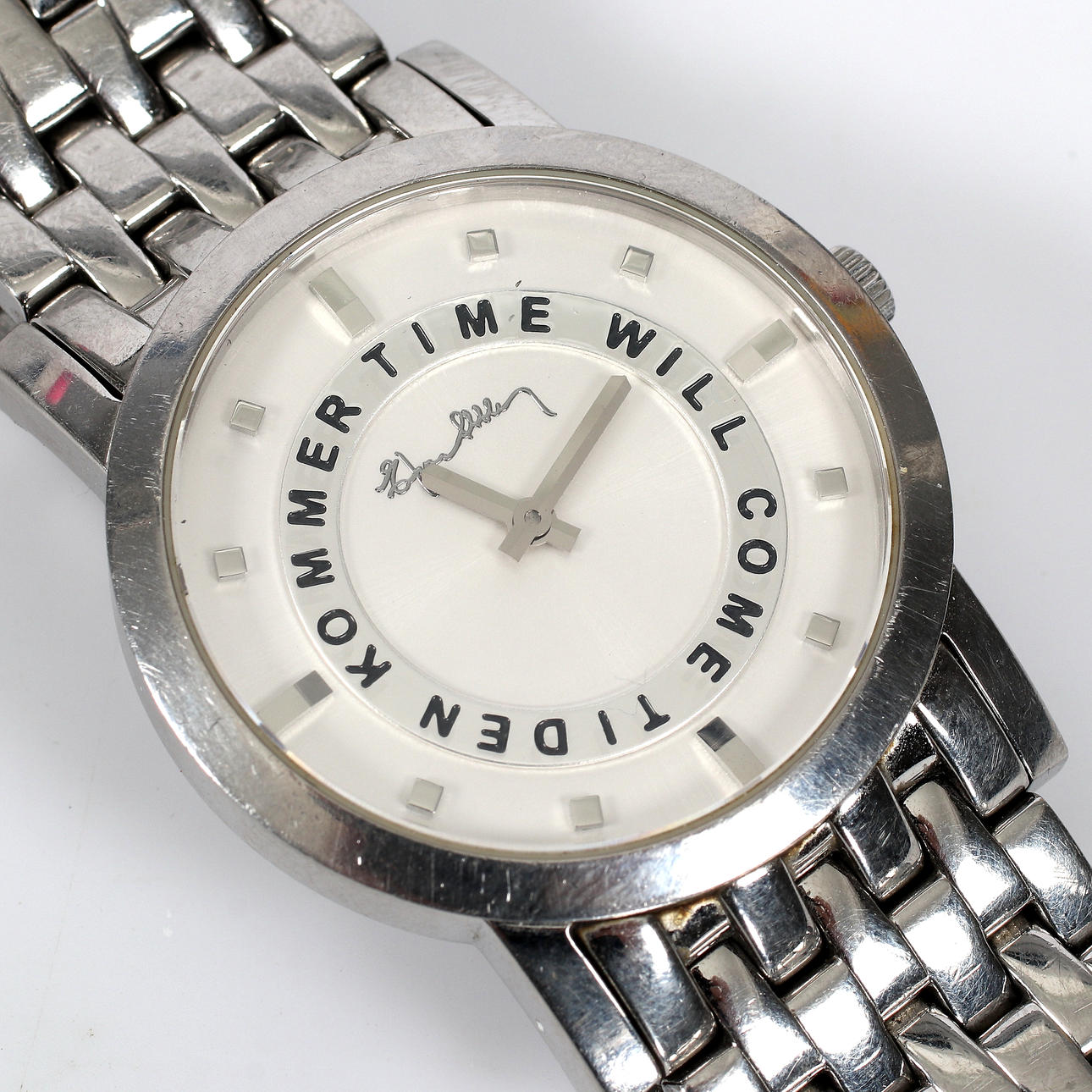 EFVA ATTLING. Armbandsur, "Tiden kommer", quartz.