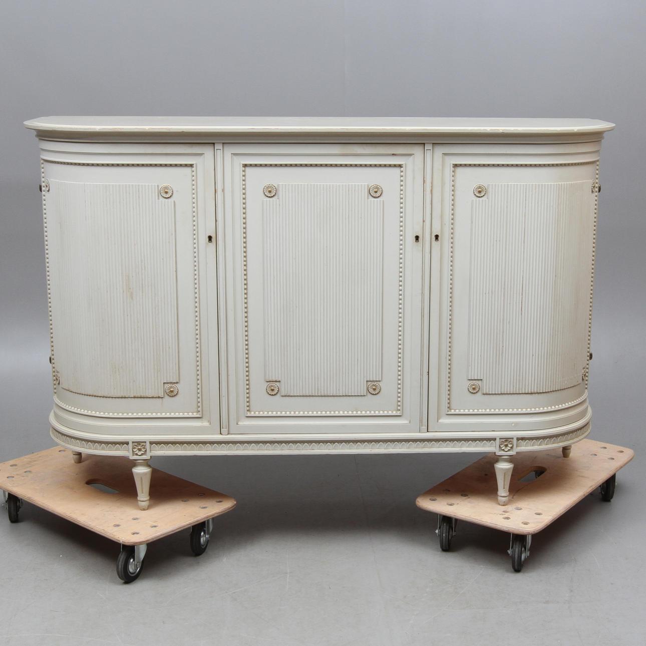 MATSALSSKÄNK, gustaviansk stil, 1900-tal.