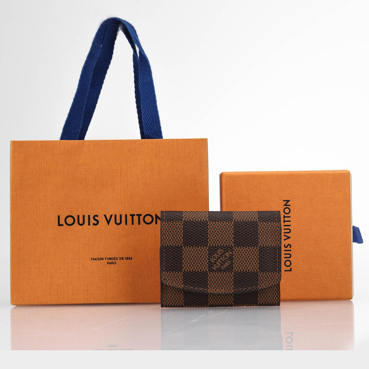 LOUIS VUITTON Etui Manschette in Box und Tasche.
