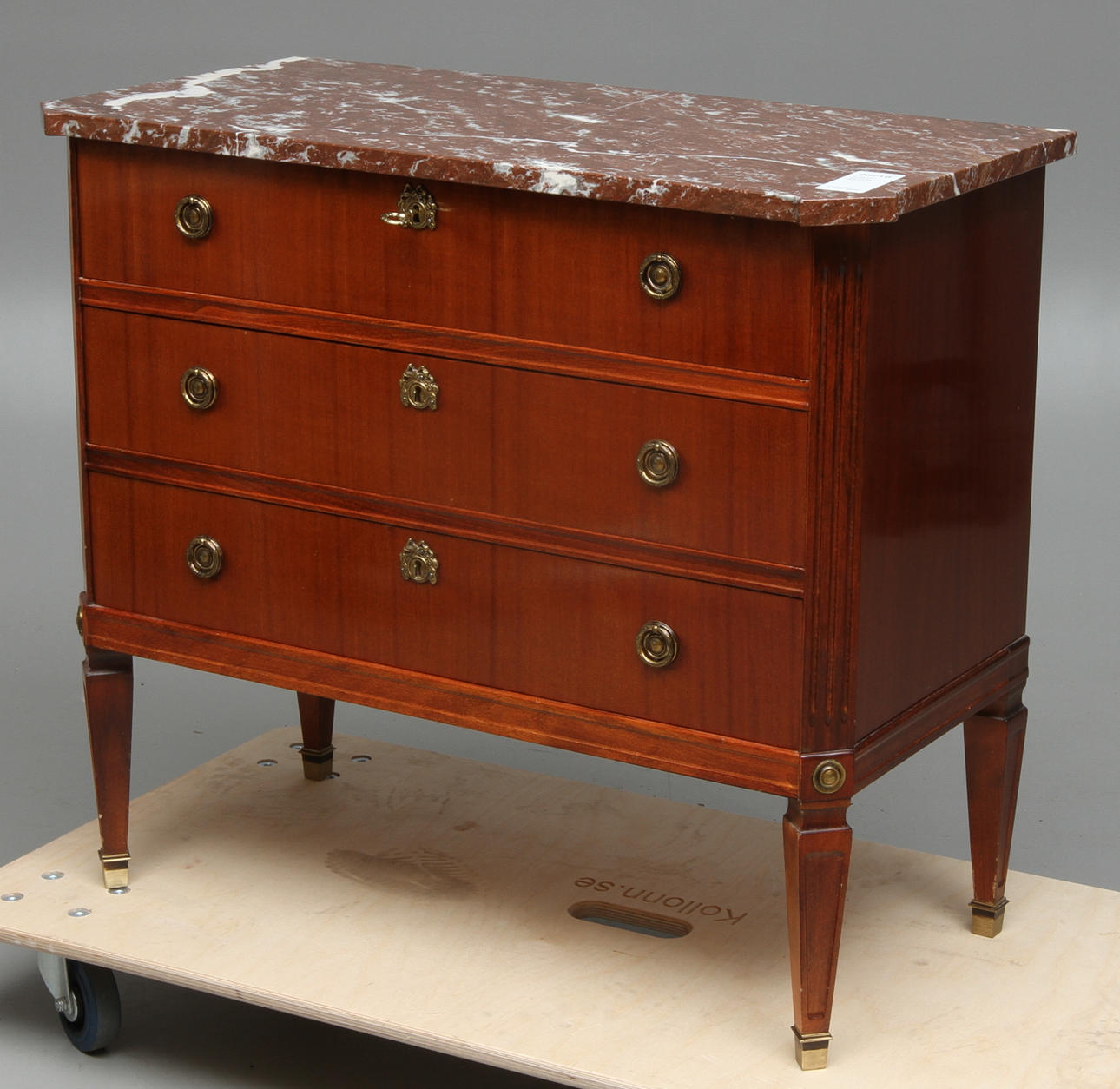 BYRÅ, med stenskiva, gustaviansk stil, 1900-tal.