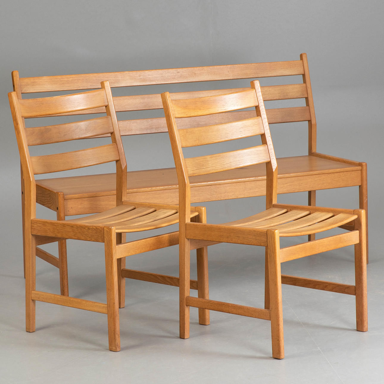 KURT ØSTERVIG. CP Møbler, bænk og 2 stole, eg.