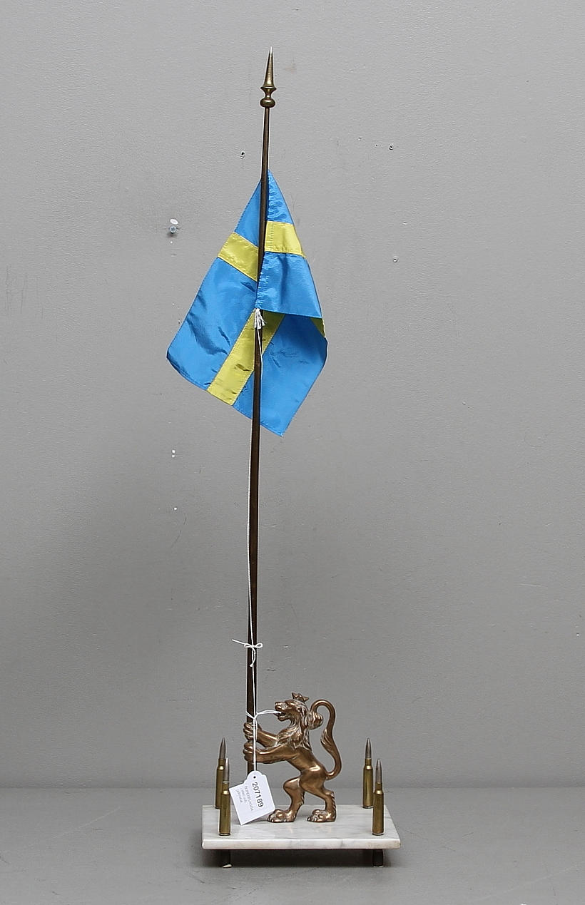BORDSFLAGGA, sten och gulmetall.