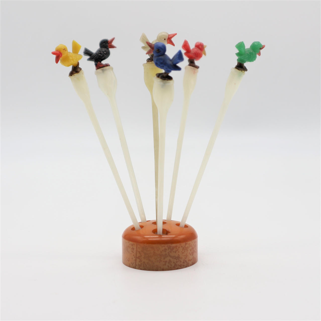 PLASTIC COCKTAIL STICKS WITH BIRD DESIGNS.