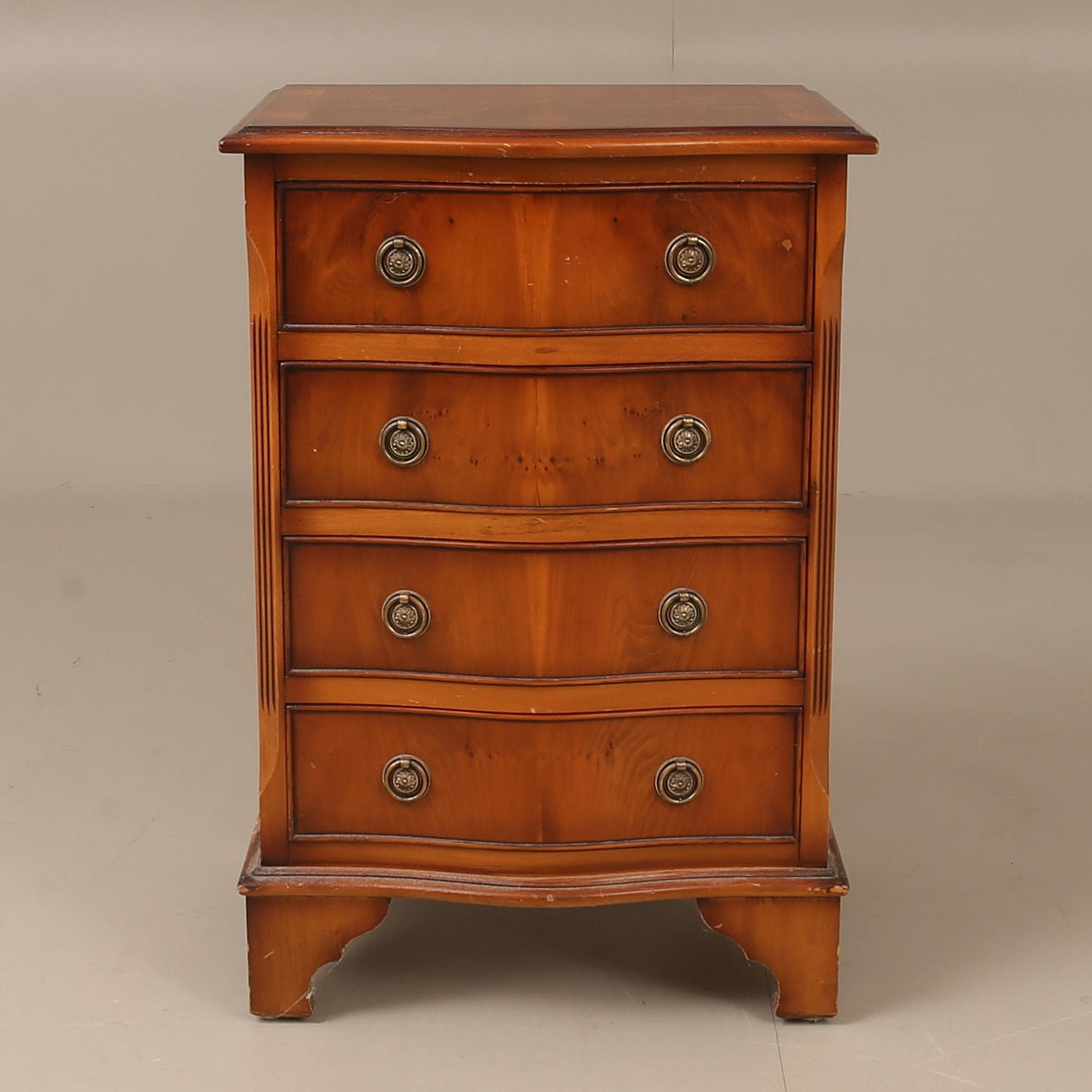 Kommode, englischer Stil, 20. Jahrhundert.