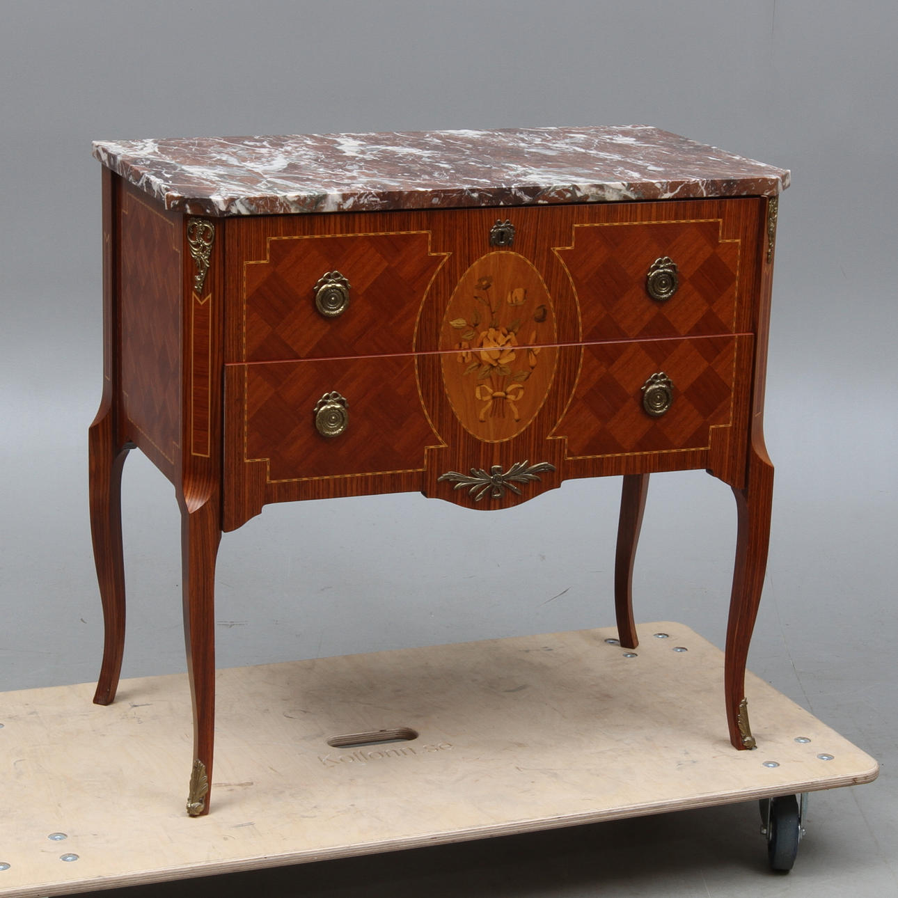 BYRÅ, med stenskiva, gustaviansk stil, 1900-tal.