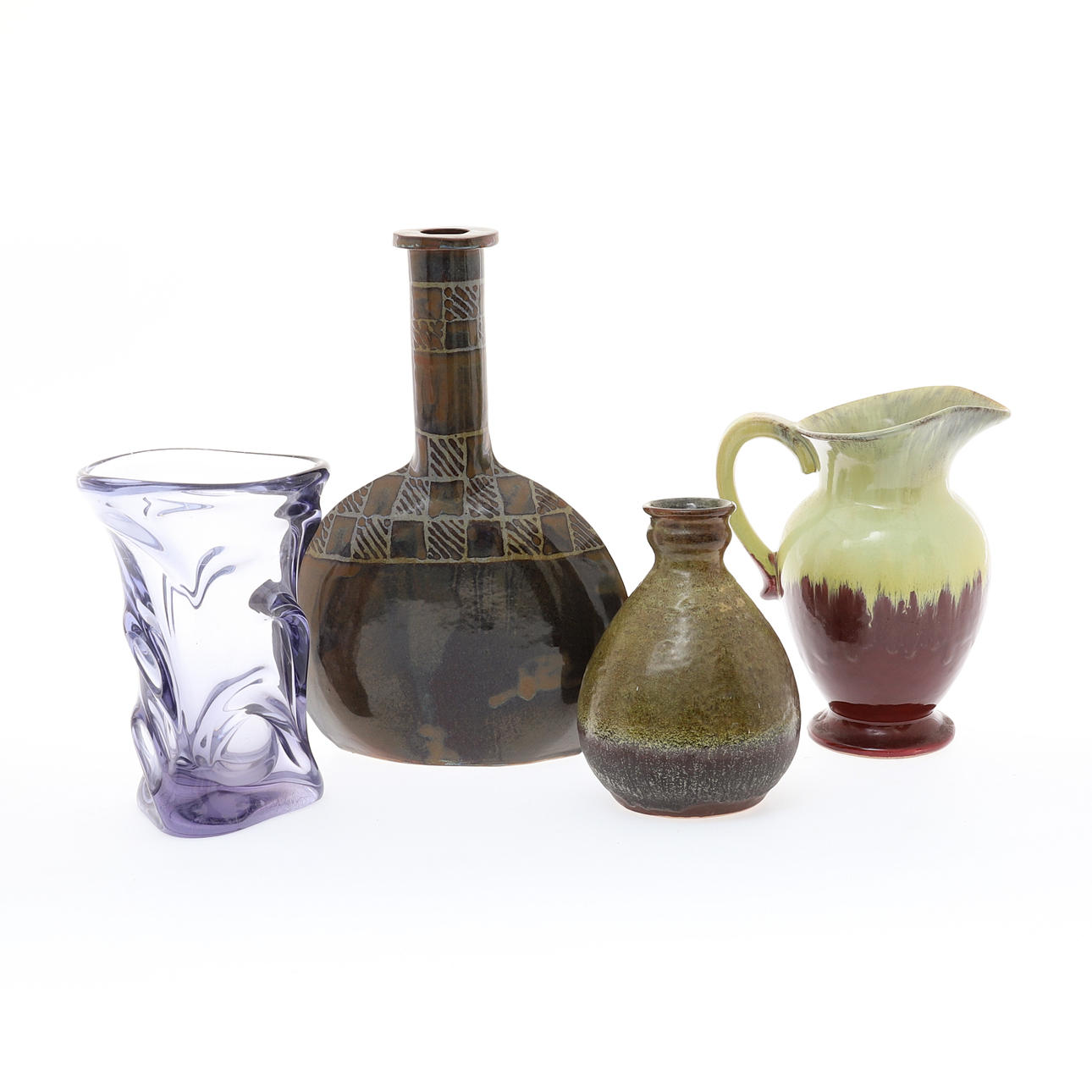 A CONTEMPORARY PURPLE GLASS VASE (9).
