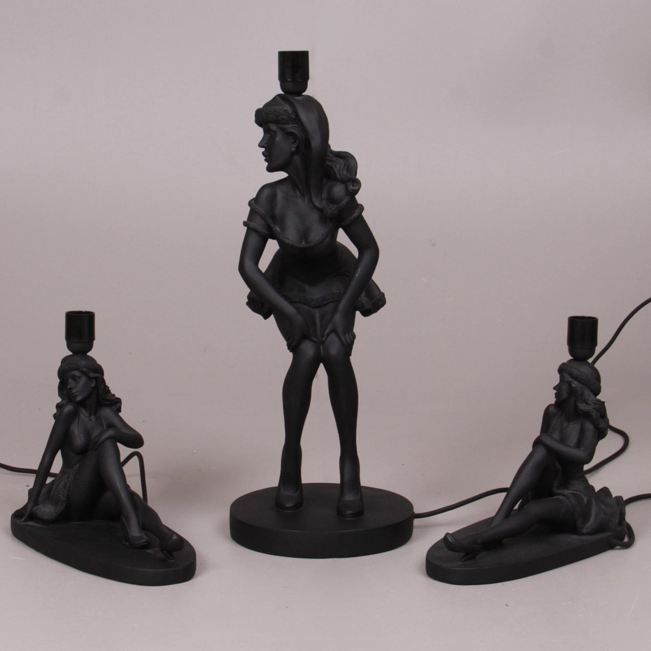 BORDSLAMPOR, 3 st. "Pin up girls", konstmassa, 1900-talets sista kvartal.