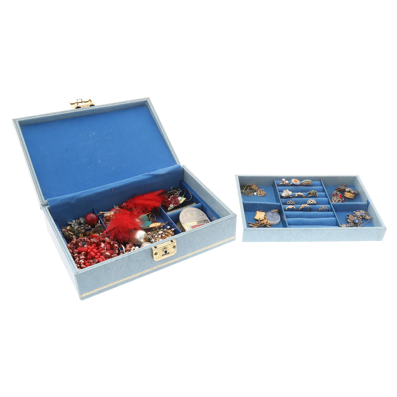 UNA COLECCIÓN DE BISUTERÍA MODERNA.