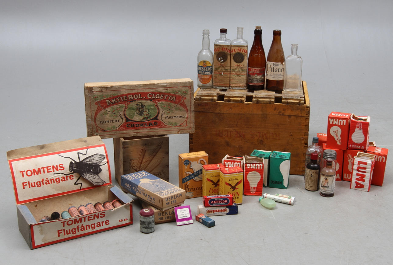 DIVERSE FÖRPACKNINGAR, LÅDOR samt FLASKOR från gammal lanthandel.