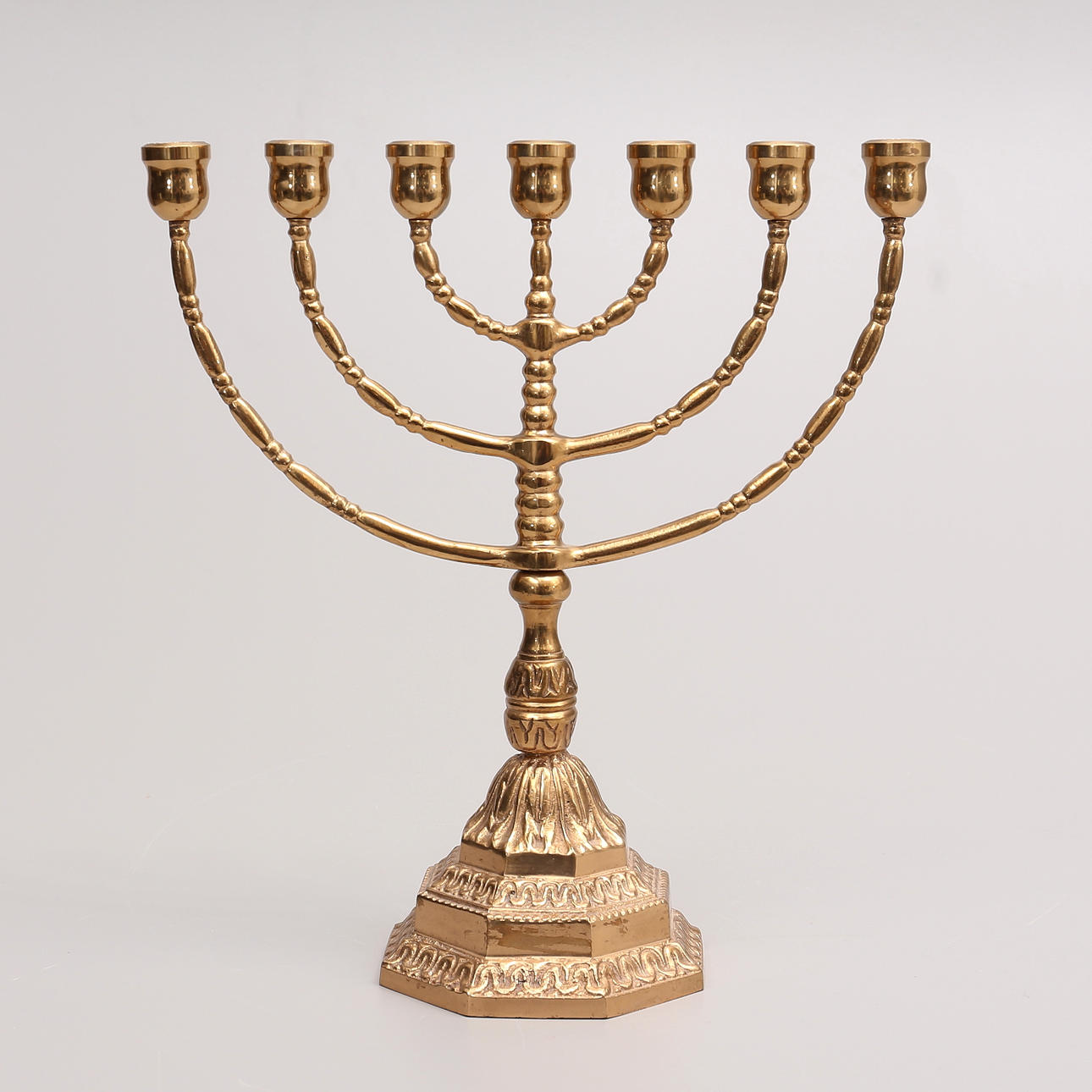 KYNTTELIÄ, "Menorah", malmi.