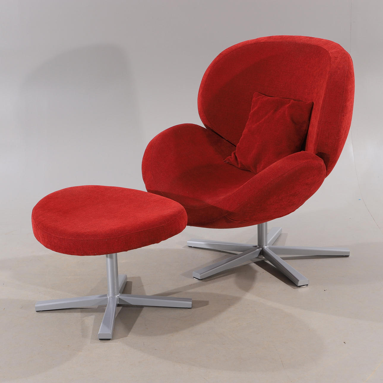 SILLÓN CON TABURETE, "Shelly", BoConcept, tapicería textil.