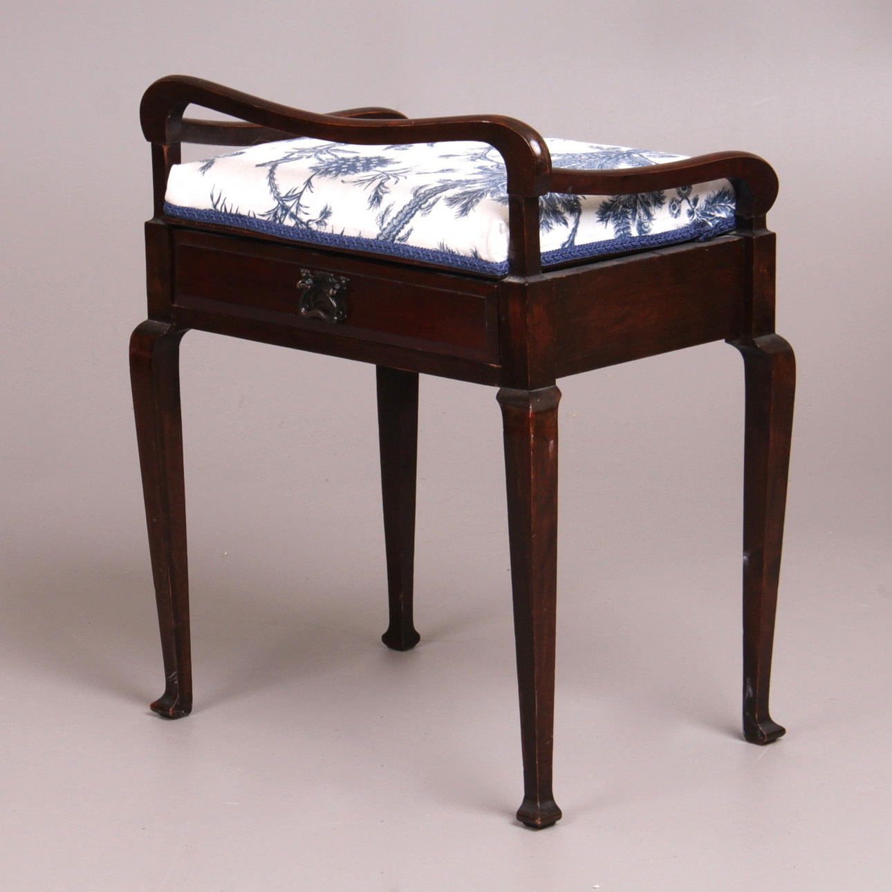 PIANOPALL, med låda, mahogny, jugend, 1900-talets första hälft.