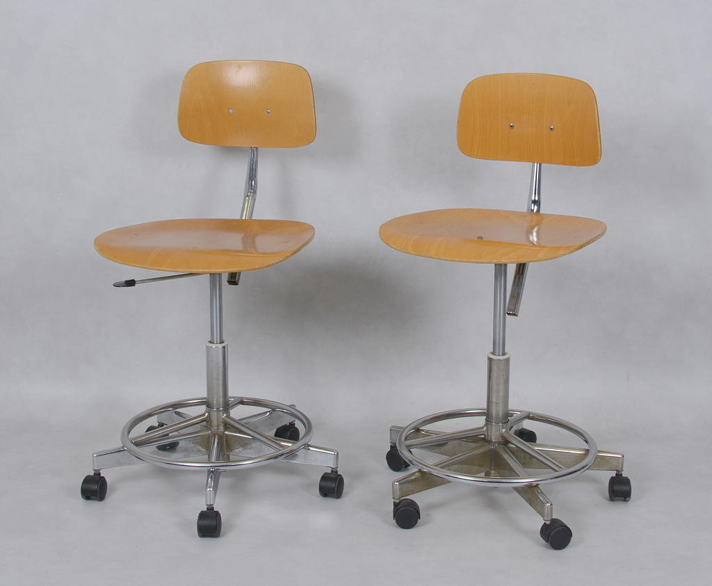 SKRIVBORDSSTOLAR, 2 st, Industri, metall och trä, Mönsterås industri AB.