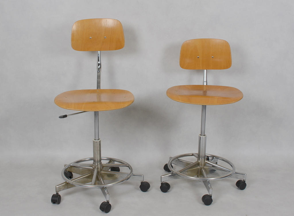 SKRIVBORDSSTOLAR, 2 st, Industri, metall och trä, Mönsterås industri AB.