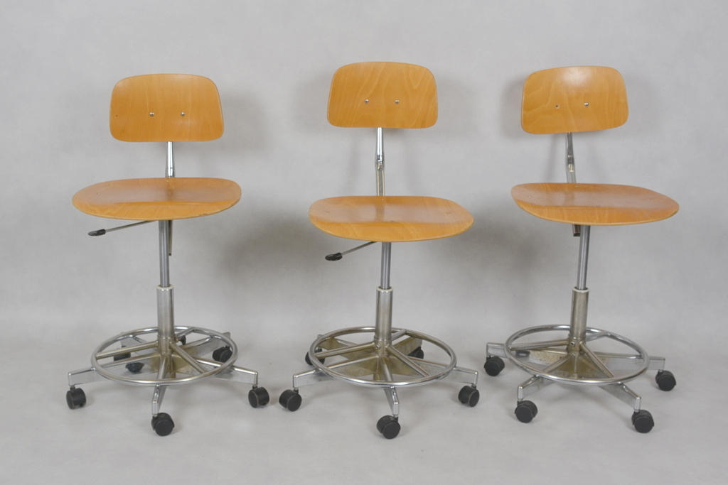 SKRIVBORDSSTOLAR, 3 st, Industri, metall och trä, Mönsterås industri AB3.