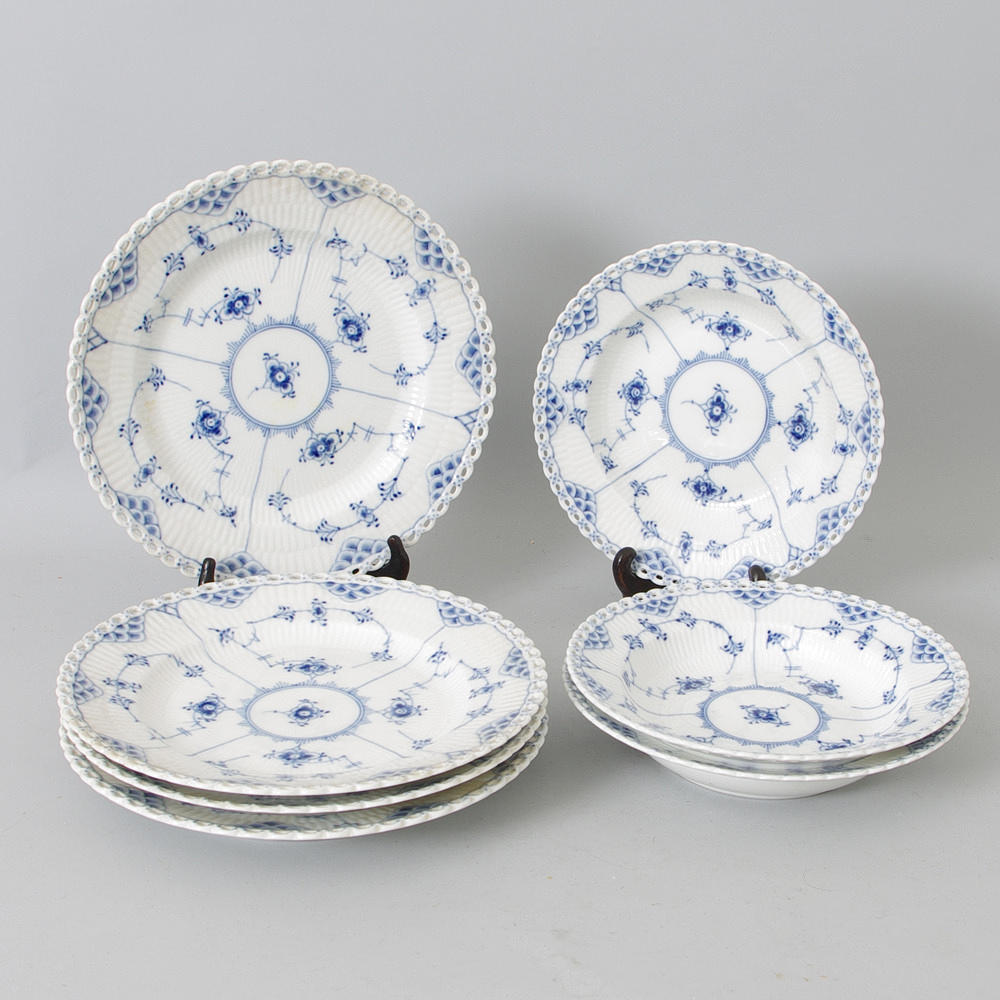 TALLRIKAR, "Musselmalet", helblonda, Royal Copenhagen.