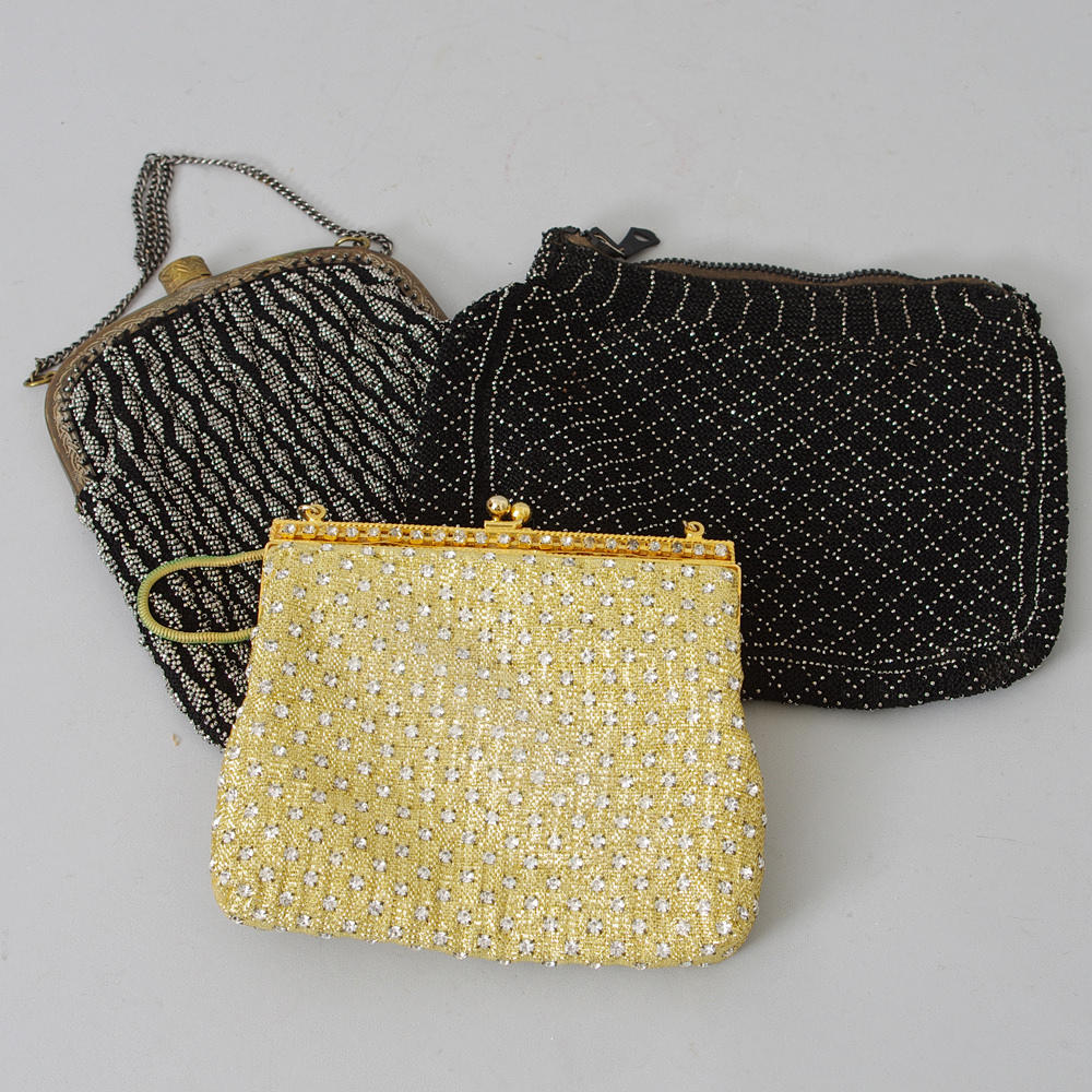 AFTONVÄSKOR, 3 stycken, med paljetter.