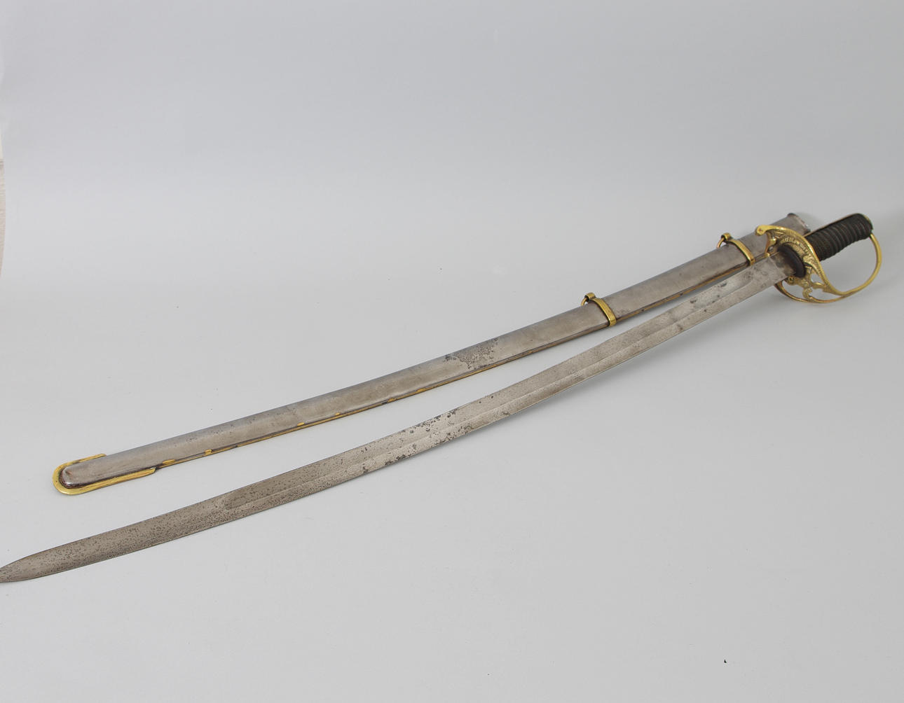 OFFICERSABEL MED BALJA.