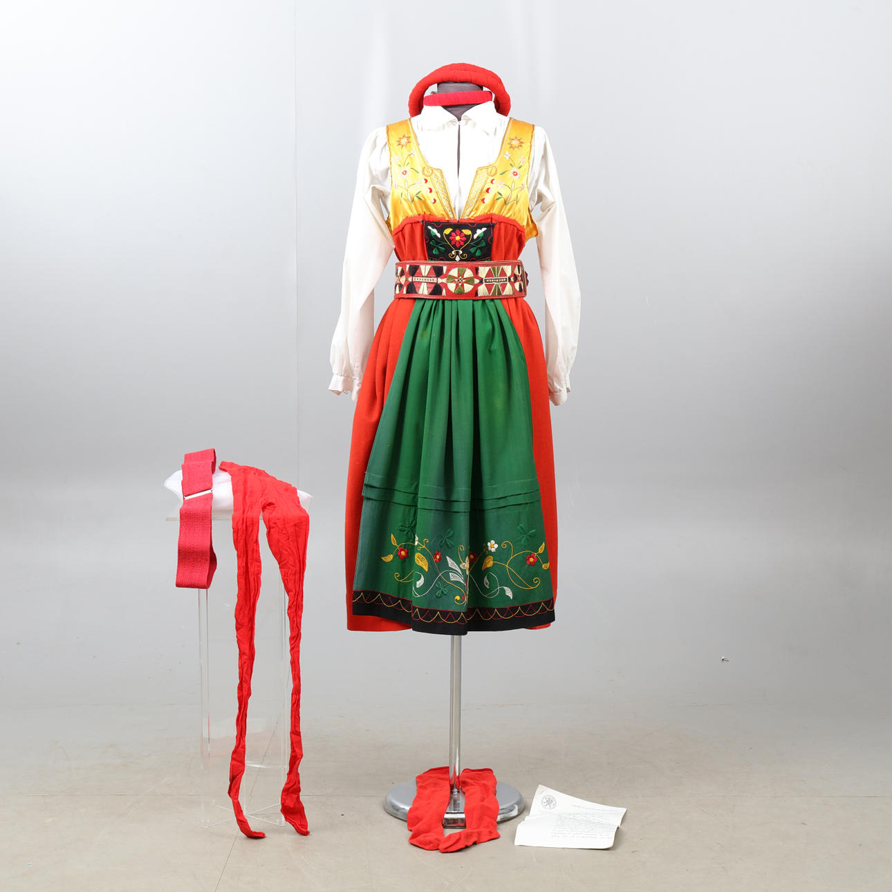 FOLKDRÄKT. Österåker.