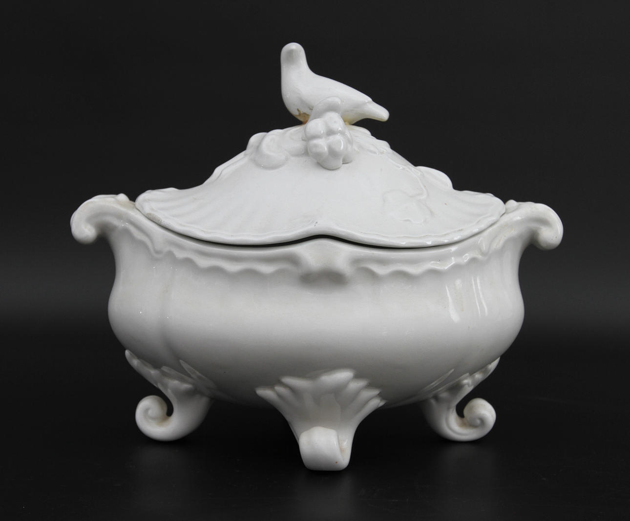 LOCKTERRIN, porslin, rokokostil, 1900-tal.