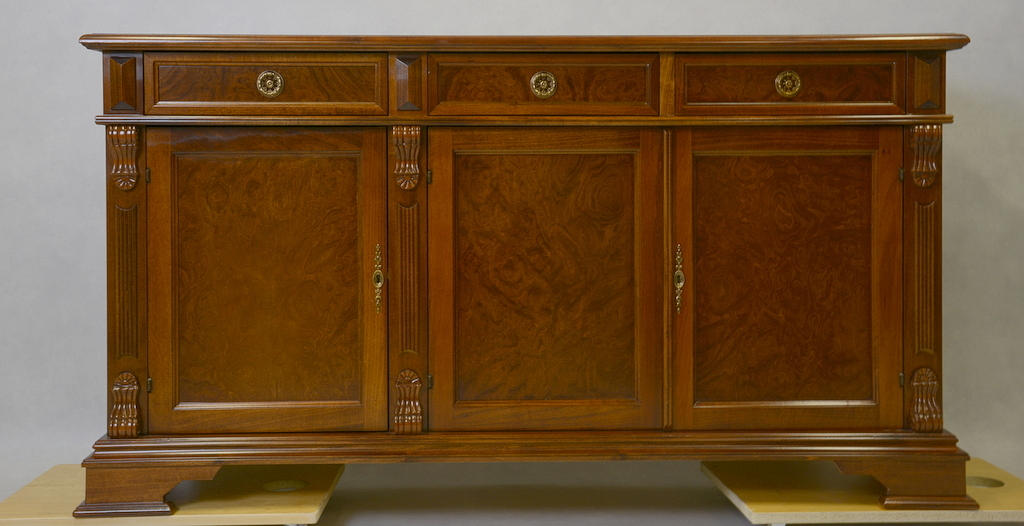 SIDEBOARD.