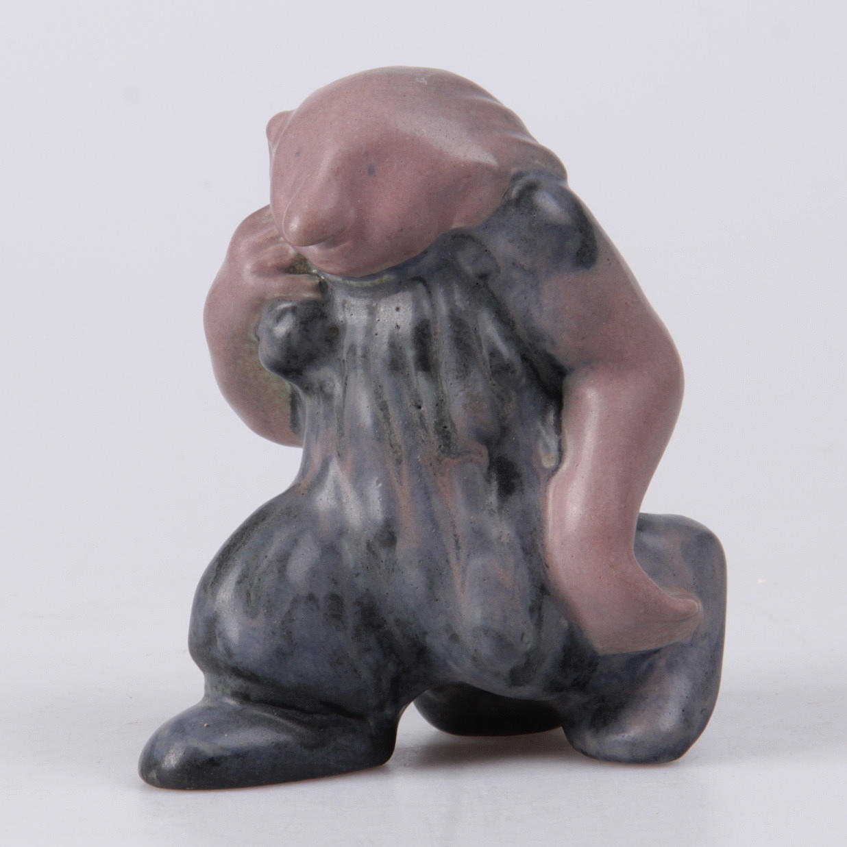 FIGURIN, stengods, troll med säck, Åke Holm, Höganäs.