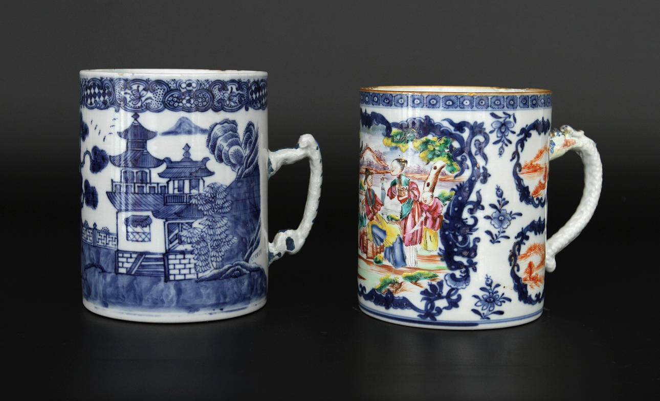 MUGGAR, 2 st, porslin, Kina, 1700-tal.