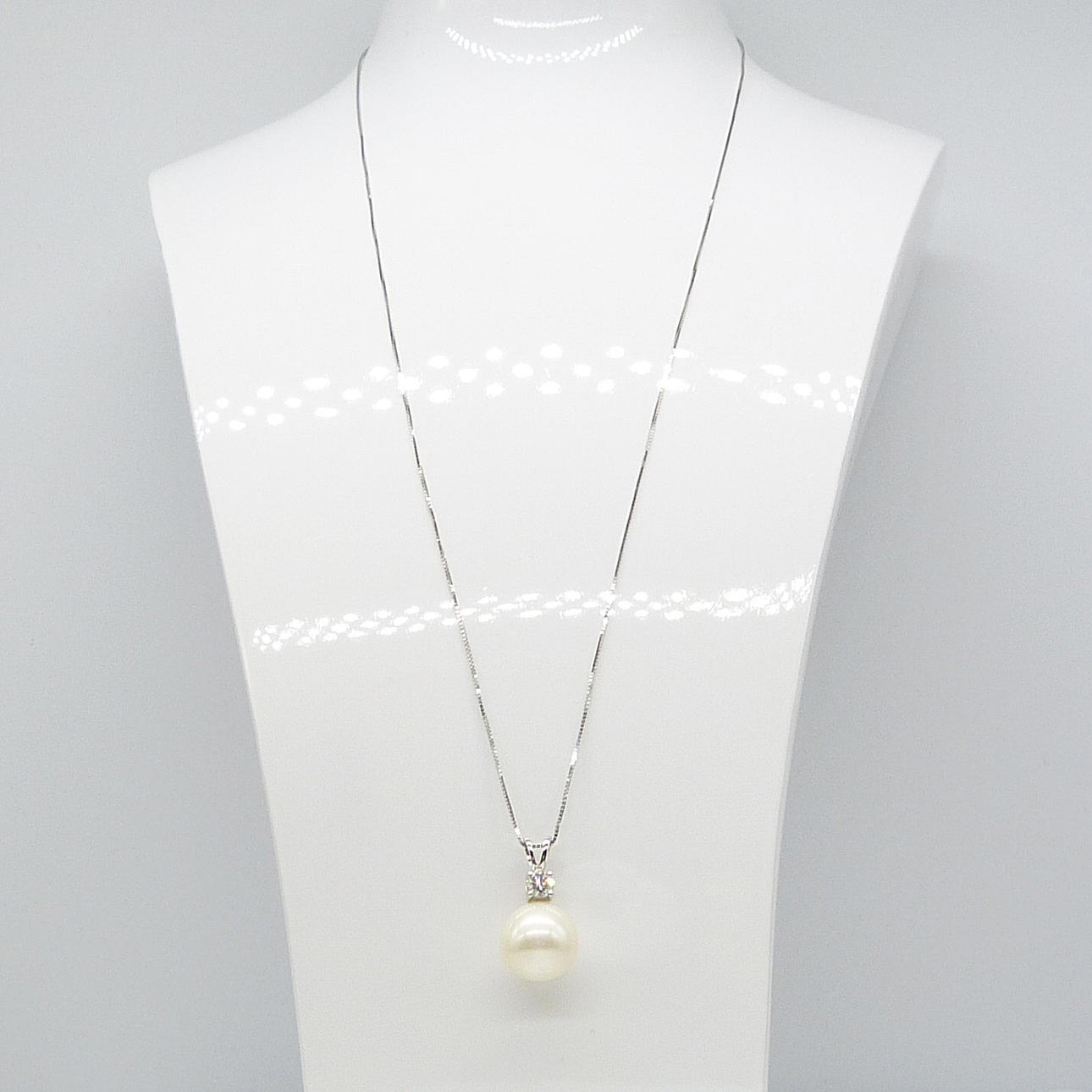 KULTURPERLE & DIAMANT HALSKÆDE.