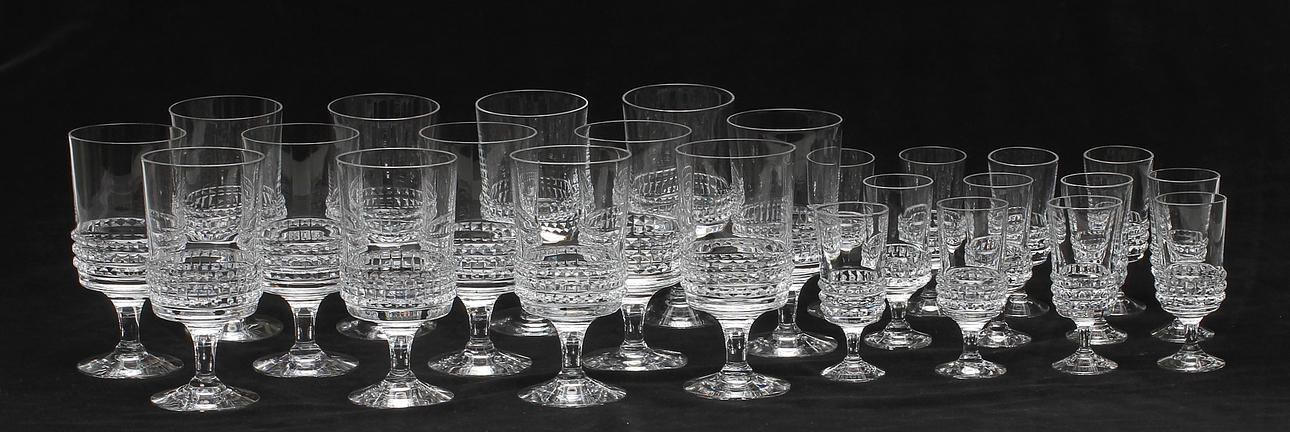 GLASSERVISDELAR, 25 delar, "Corona", Bengt Edenfalk, Skruf.