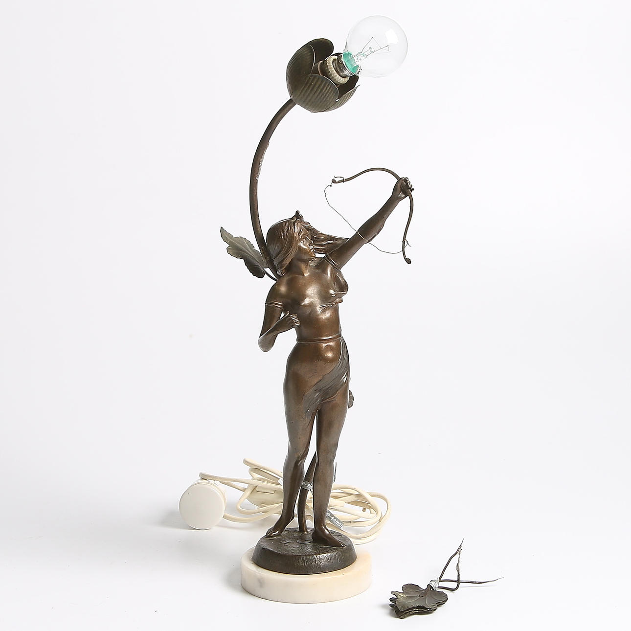 BORDSLAMPA, jugend, troligen Frankrike, sekelskiftet 1800. Signerad.