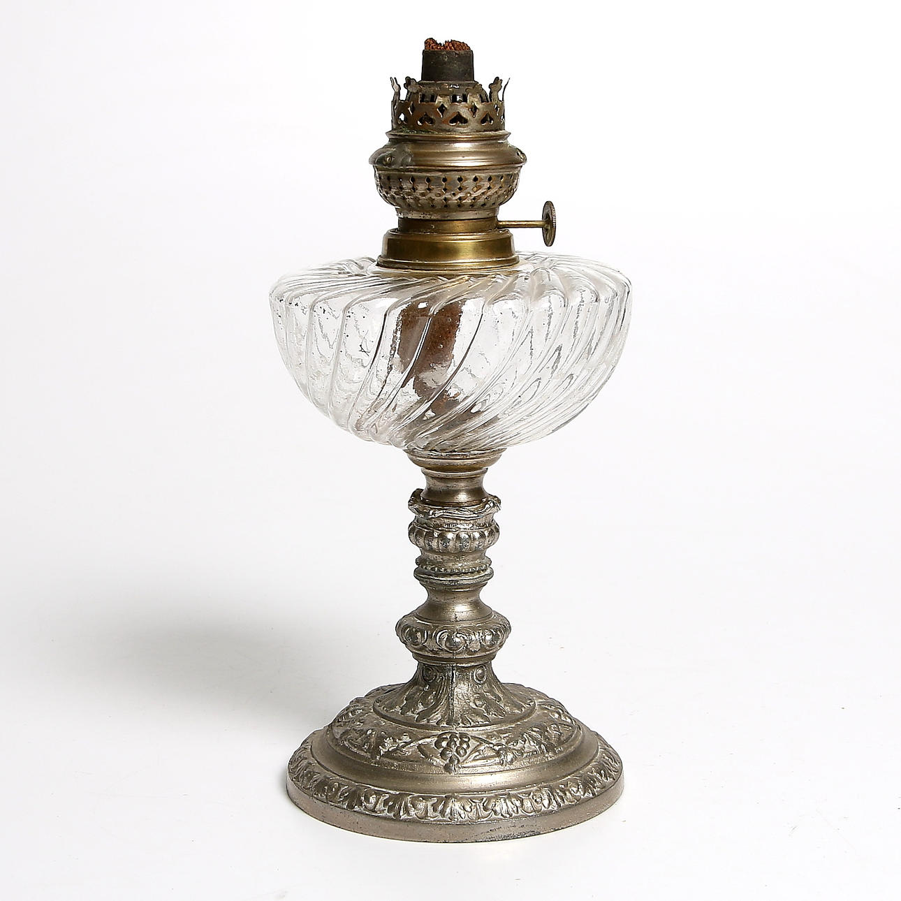 FOTOGENLAMPFOT, metall samt glas, turbinformat oljehus, 18/1900-tal.