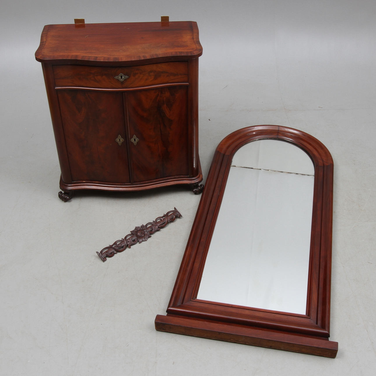 SPEGEL med KONSOLBORD, 1800-tal.