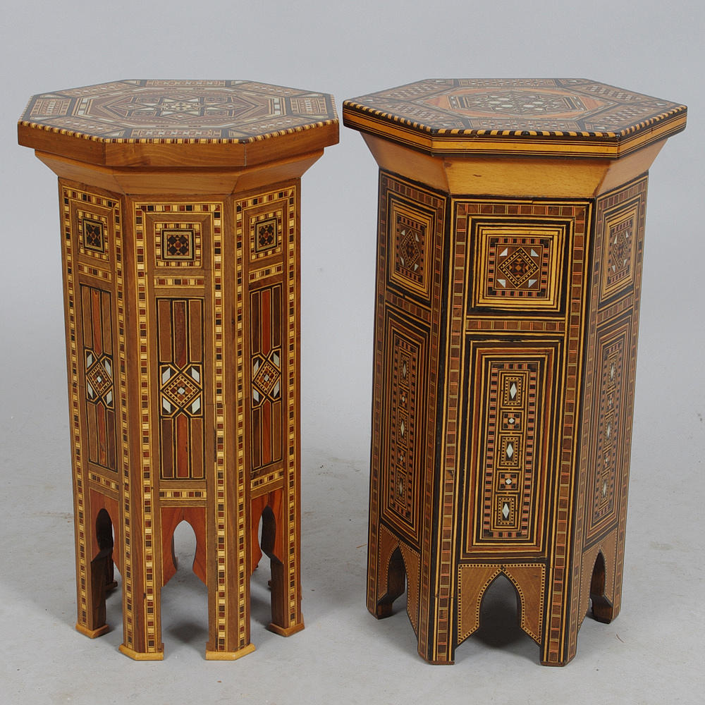 BLOMSTERBORD, 2 stycken, orientaliska, intarsia och pärlemo.