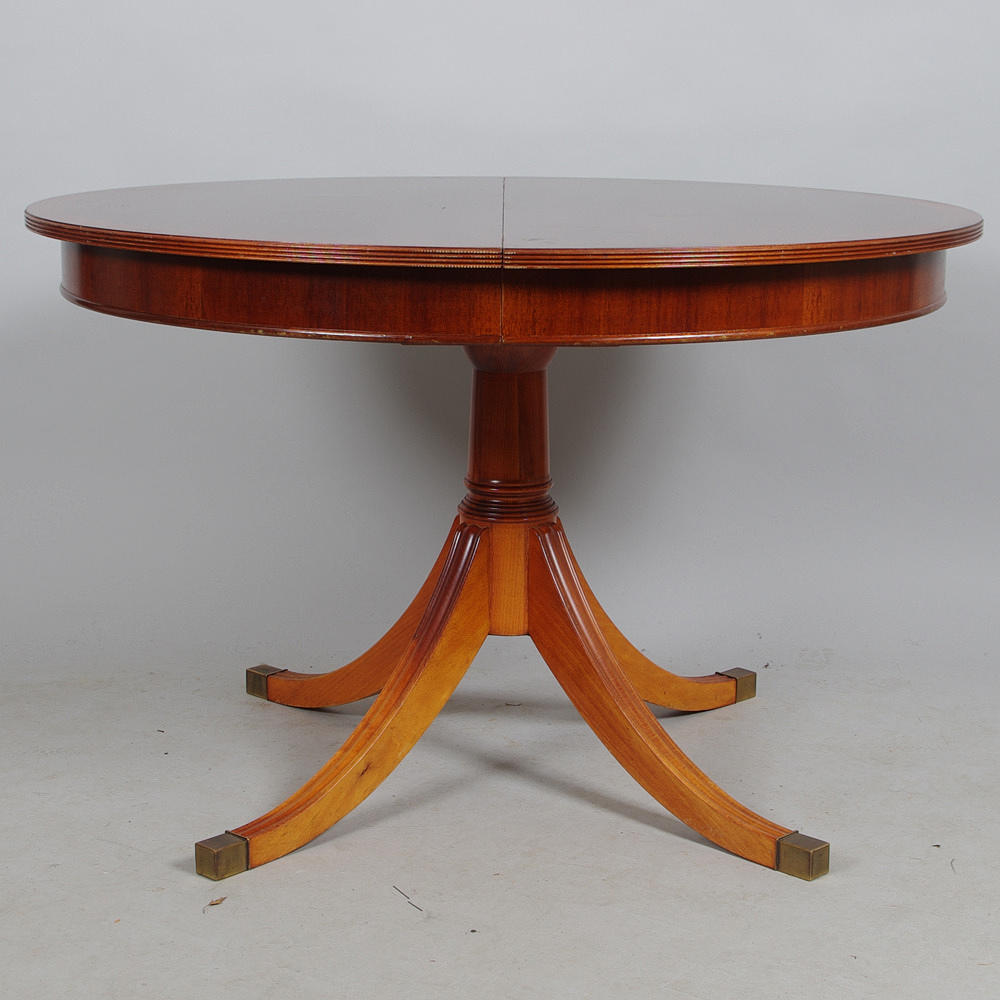 MESA DE COMEDOR, caoba, estilo inglés.