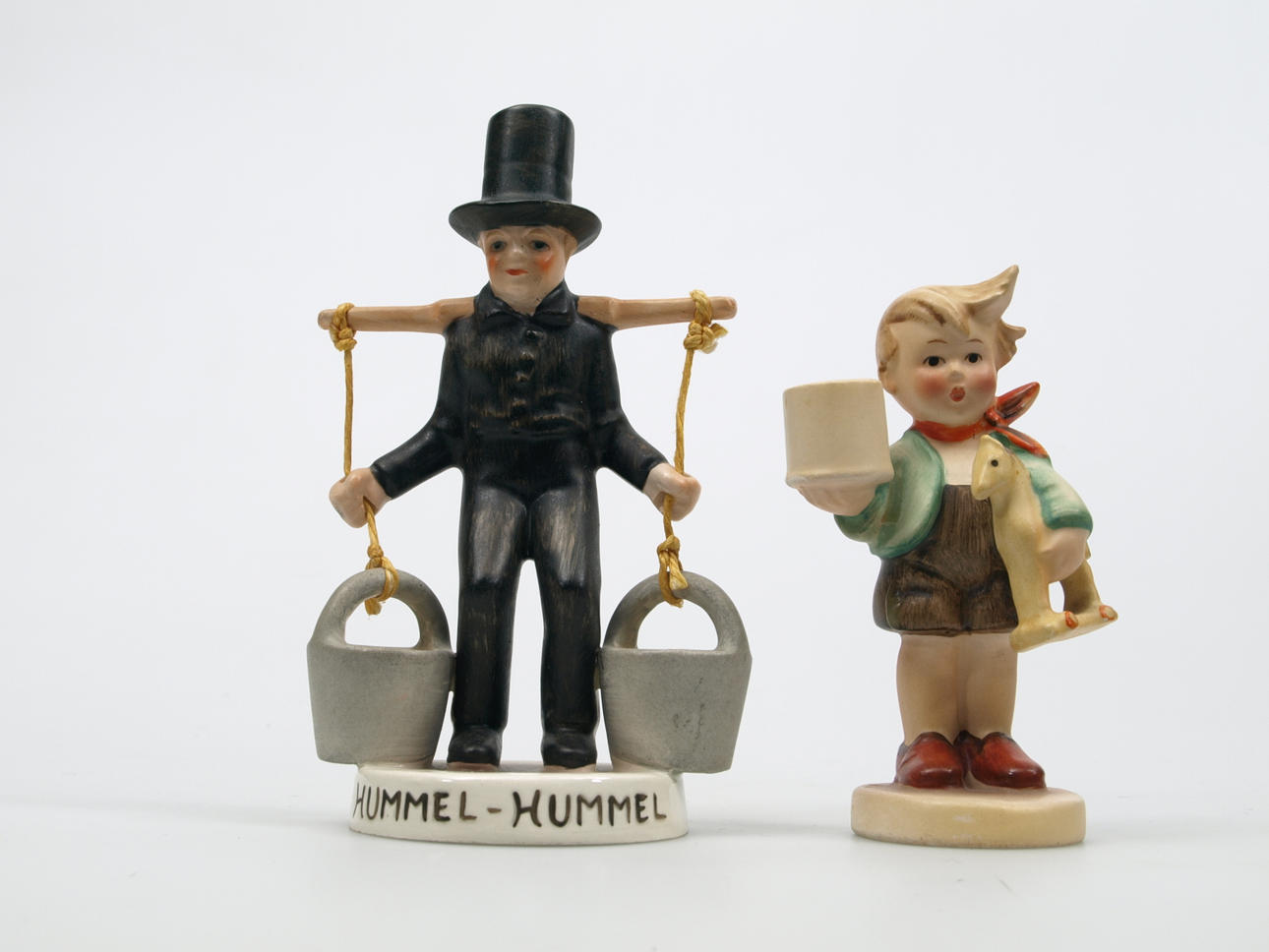 FIGURINER, porslin, 2 stycken, Sotare och Pojke med leksakshäst.