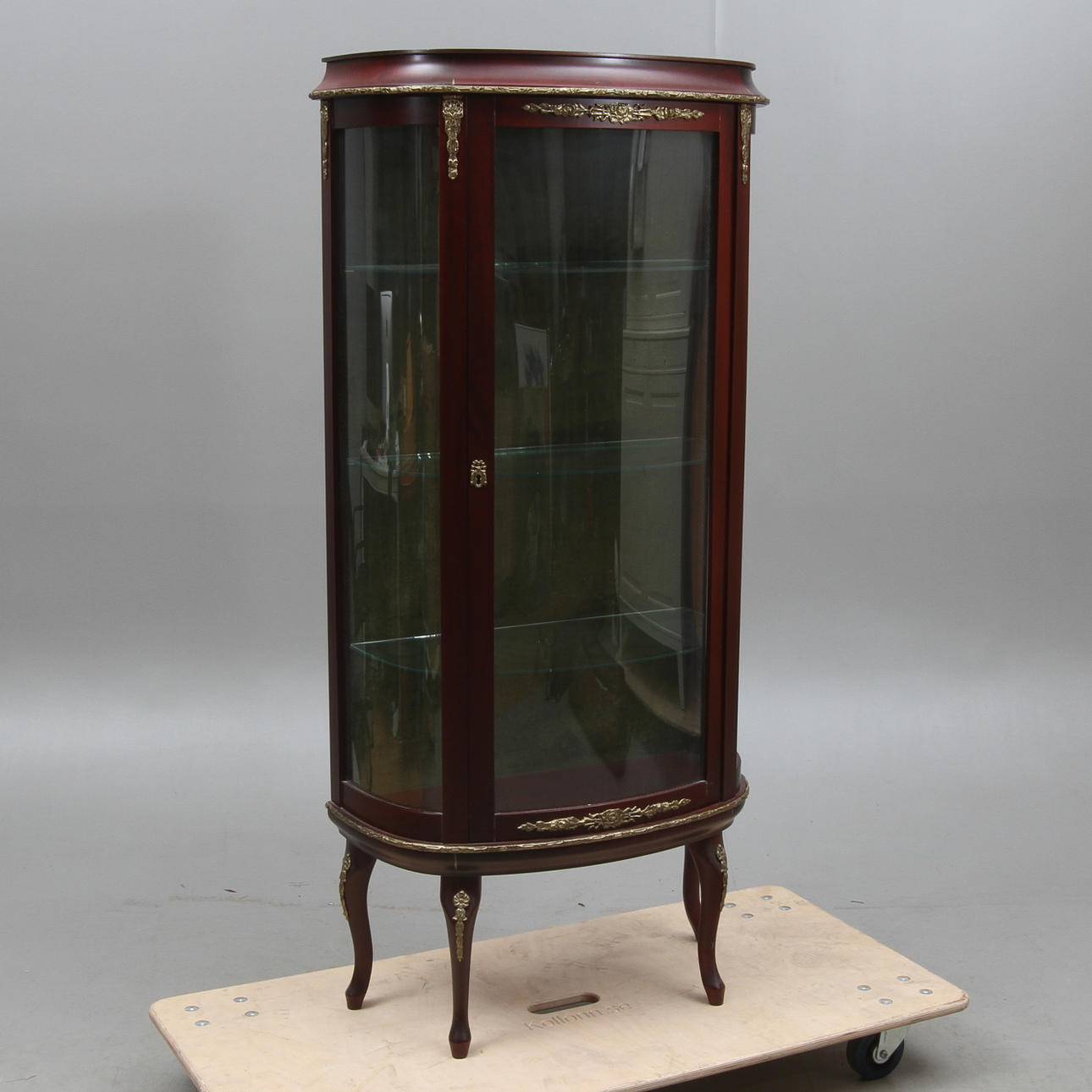 VITRINSKÅP, Louise XVI-stil, 1900-tal.