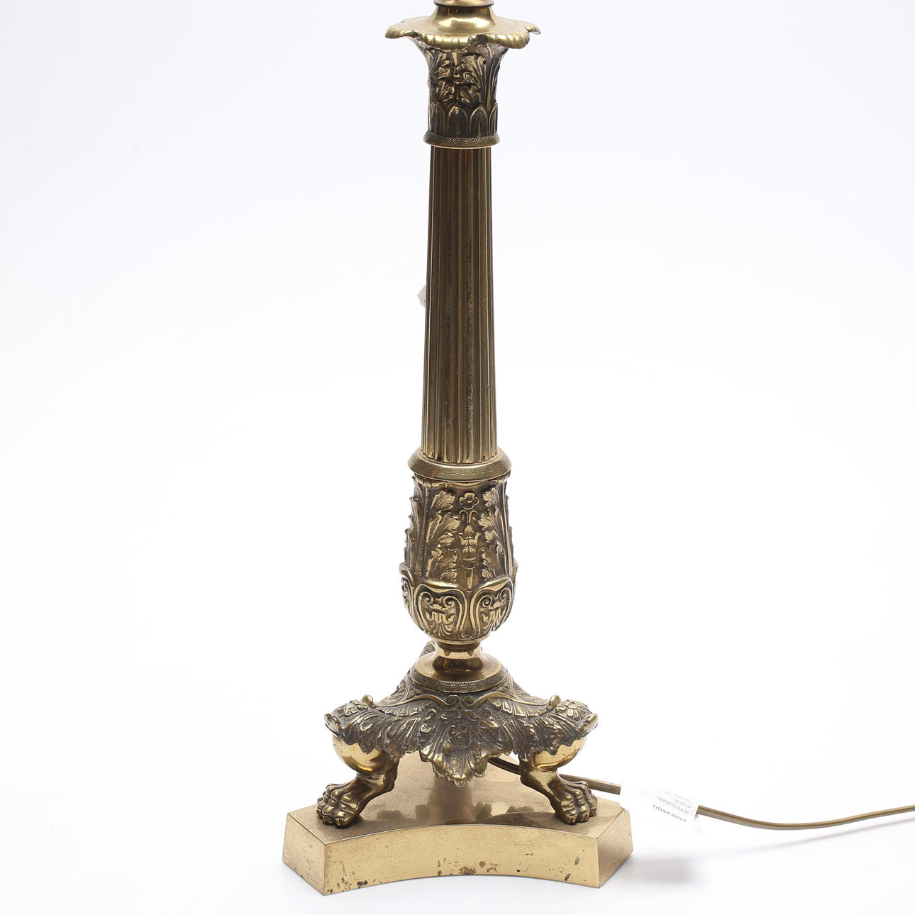 LÁMPARA DE MESA, estilo imperio, latón, siglo XX.