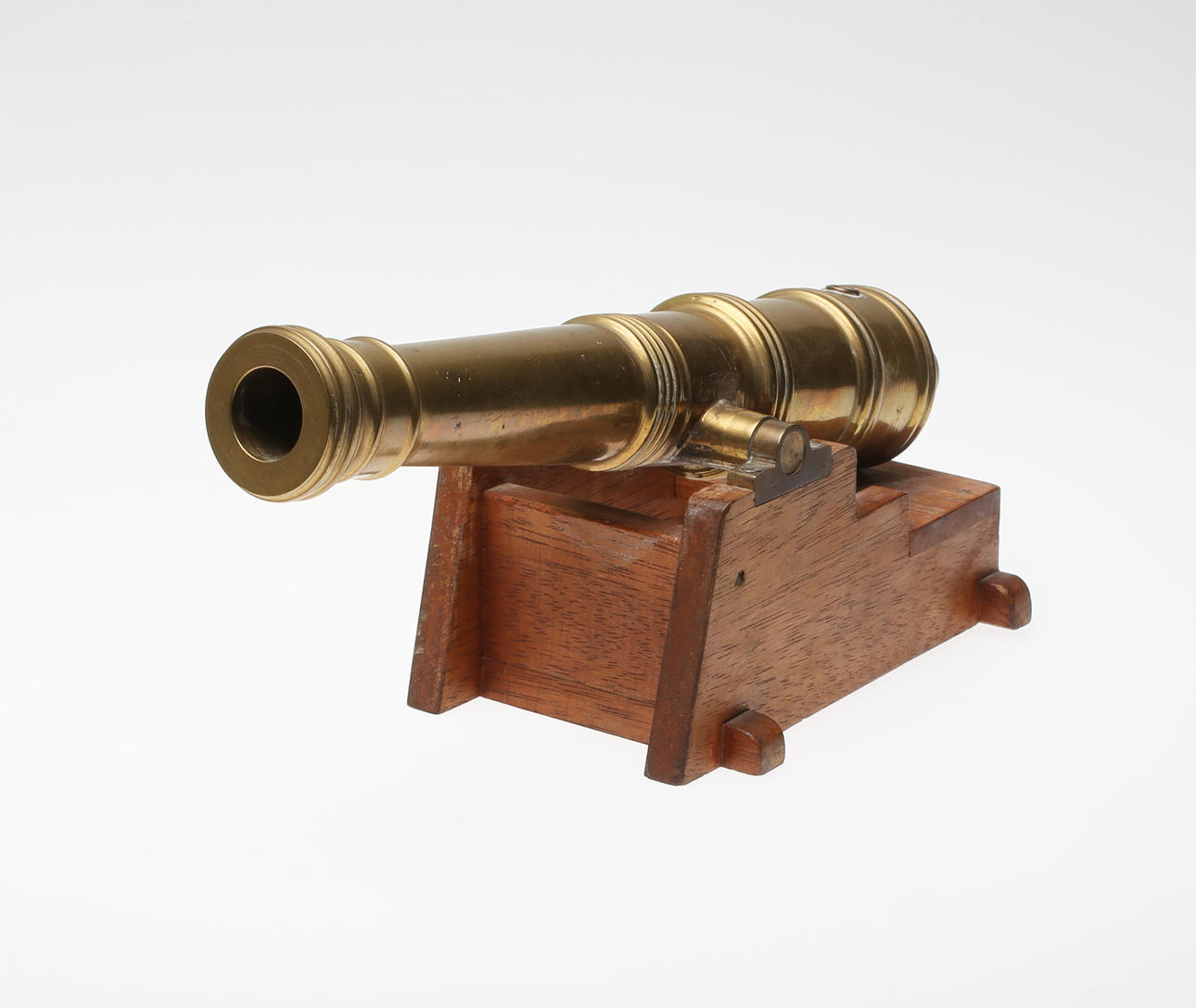 SALUTKANON, mässing, 1900-tal.