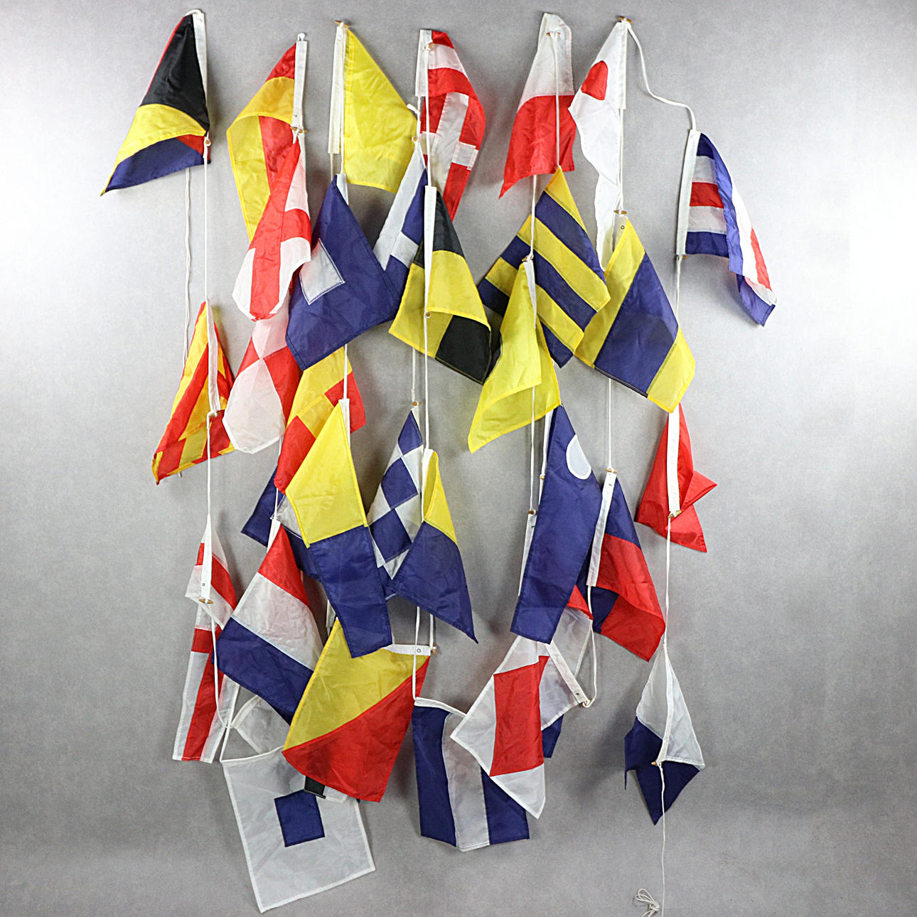 SIGNAALILIPUT/LIPUPELIT, 34 kpl.